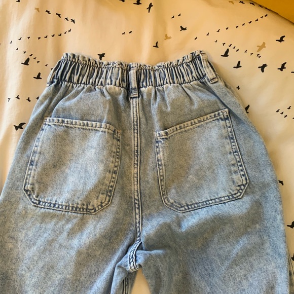 Kids size 10 whitewashed baggy jeans. - Picture 4 of 4
